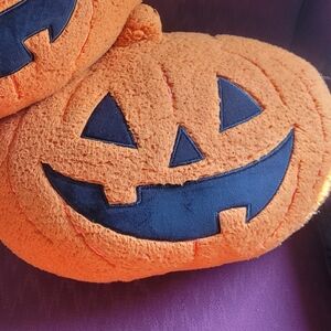 LEAVIN 2DAY Hyde Eek sherpa pumpkin pillow Lewis 2021 Jack O Lantern Hocus Pocus